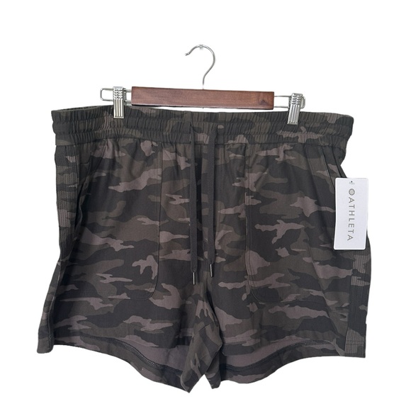 NWT‎ Athleta Camo Farallon Shorts Size 18 #2 - Picture 2 of 7
